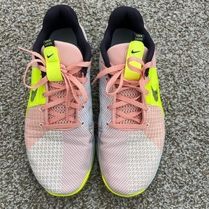 Nike - Women’s Coral Size 10.5 Metcon 8